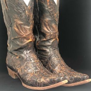 EUC CORRAL VINTAGE DISTRESSED COWBOY BOOTS